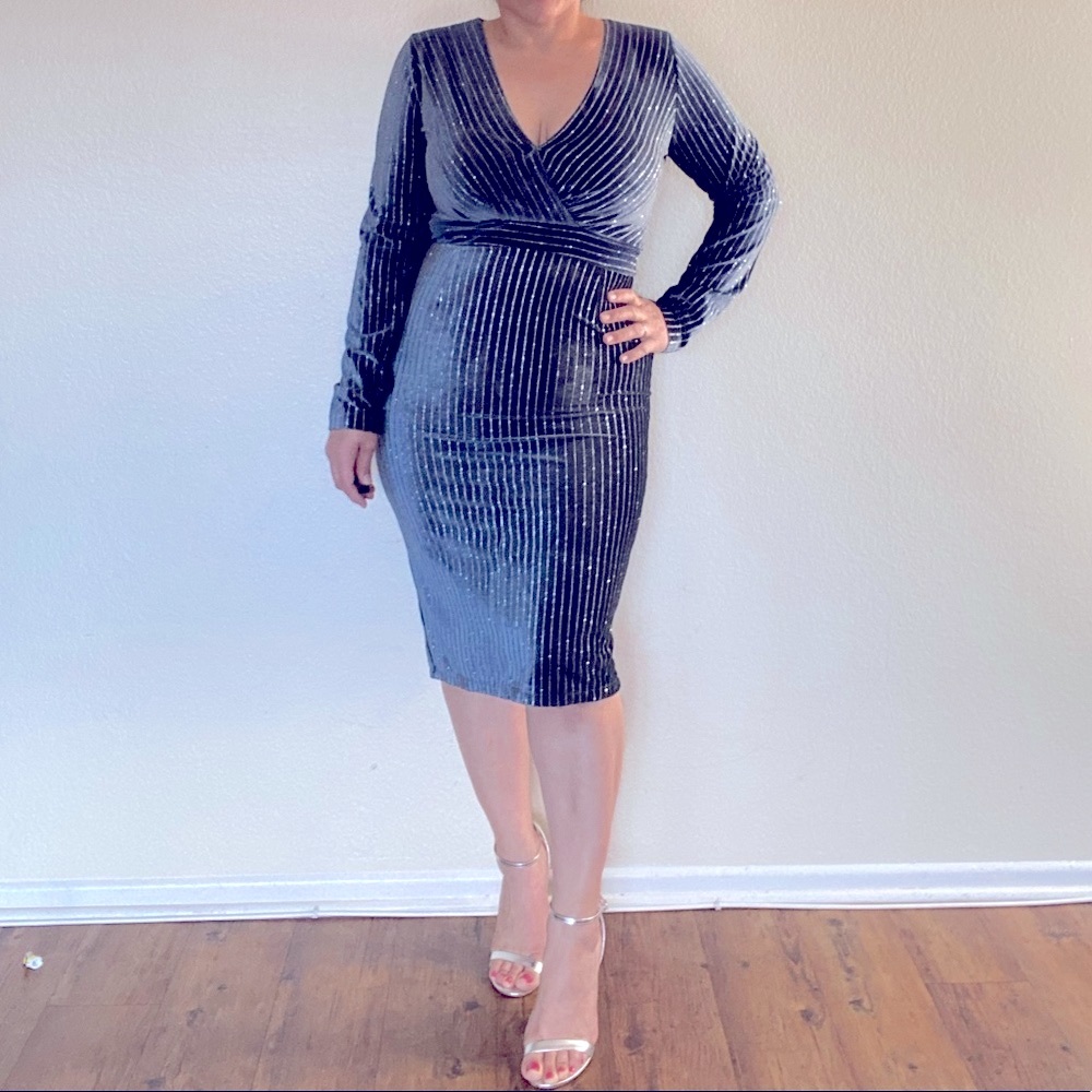 💎Host Pick x2🎉Gray Velvet Wrap Dress - Picture 4 of 11
